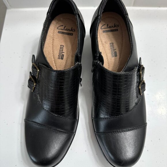 Clarks Women's Shoes 8 Black Croc Leather Buckle Ankle Boots Clog Heel Booties - Picture 4 of 9